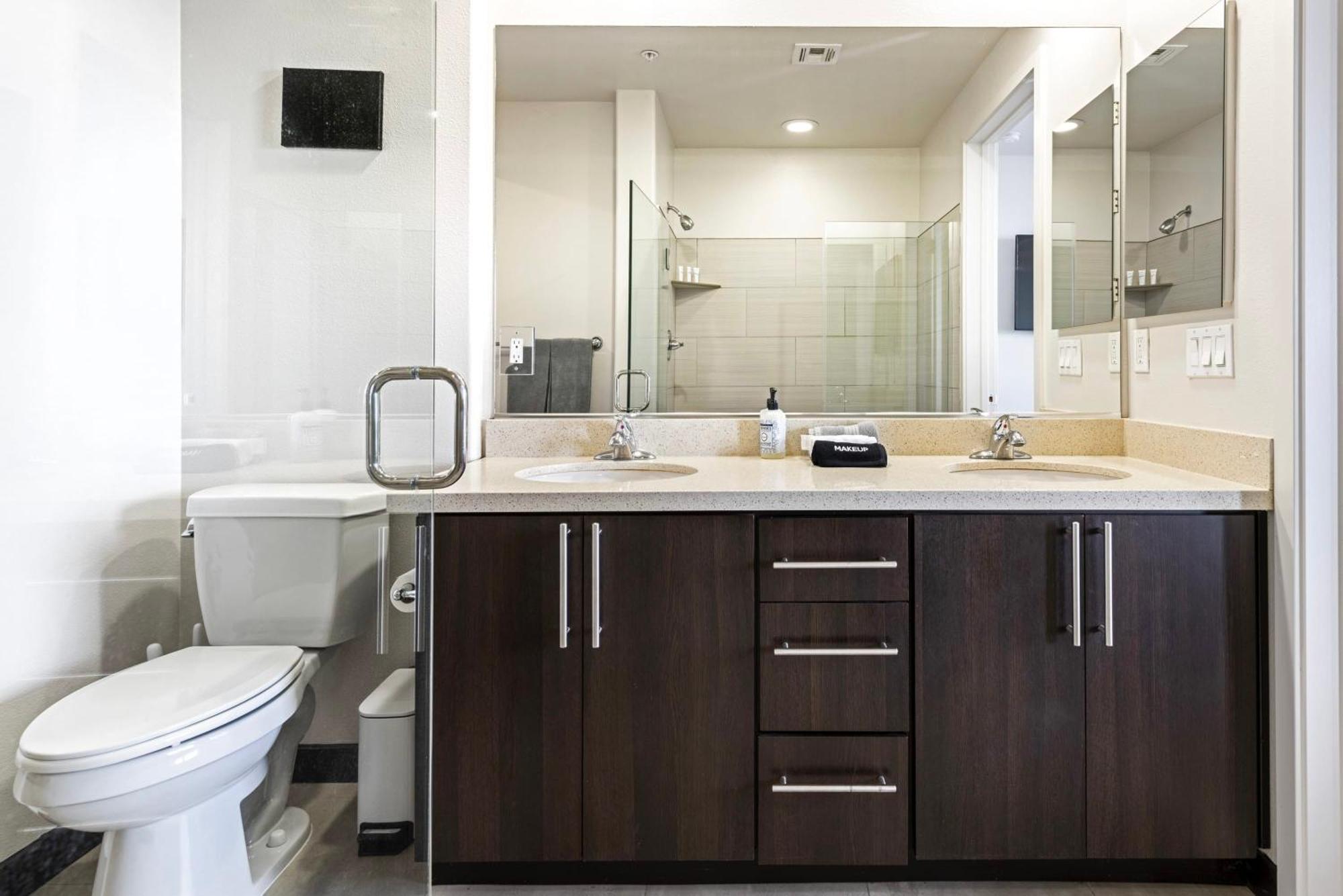 New 2br Weho Luxury D Apartamento